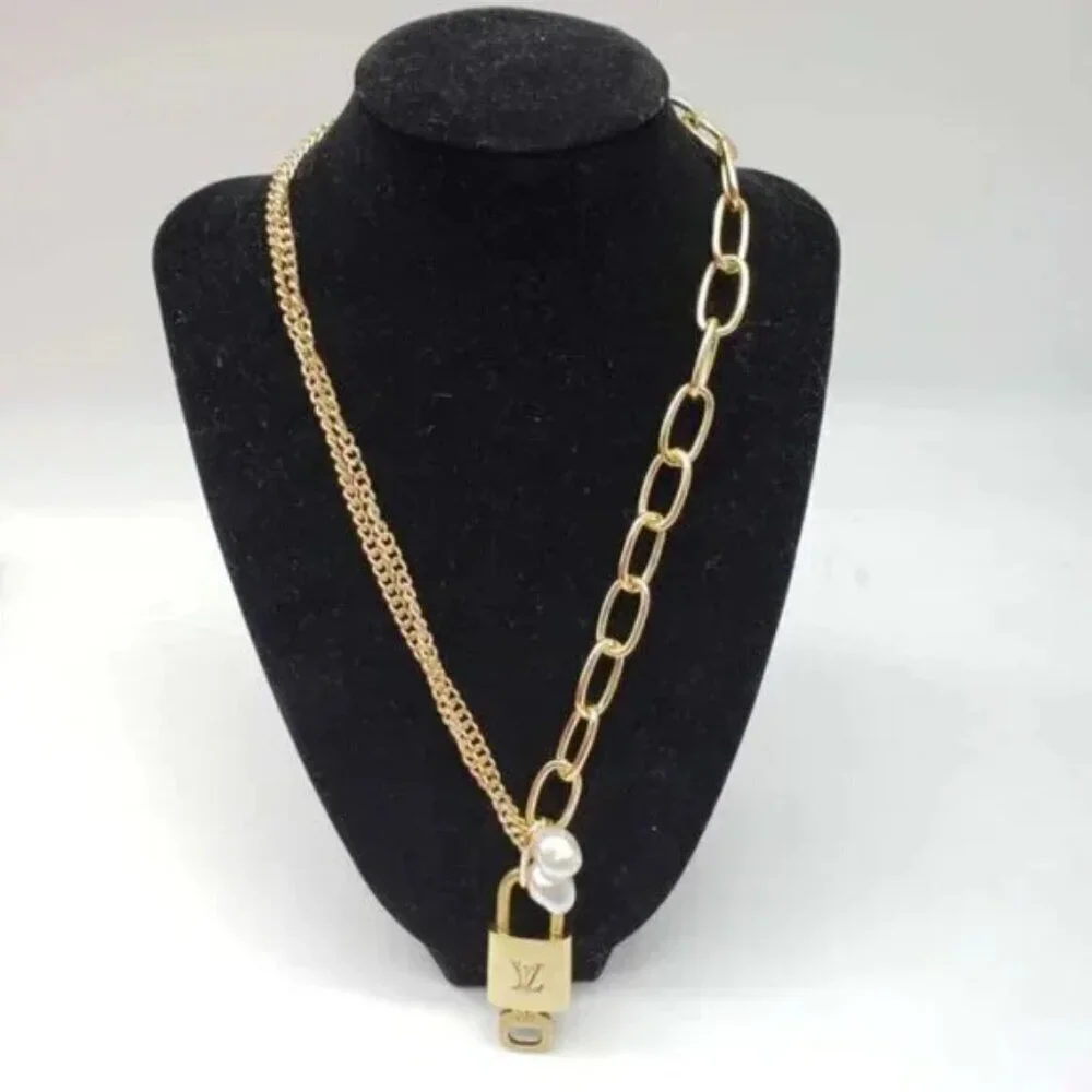 Authentic Louis Vuitton Gold Lock with Unbranded Stainless Real FreshPearl Chain - Picture 2 of 7